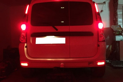 Диодные катафоты в задний бампер Лада Ларгус