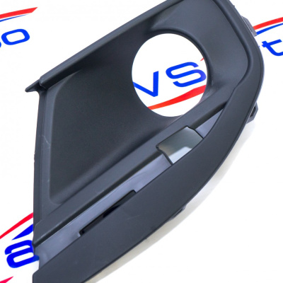 Облицовка переднего бампера под противотуманную фару правая/левая Lada Granta FL (8450100966/8450100967)