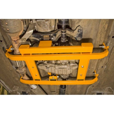 Подрамник раздаточной коробки передач ВАЗ 21214-31 в комплекте с защитой подрамника "Броня" (арт. 0348) Подрамник раздаточной коробки передач ВАЗ 21214-31 в комплекте с защитой подрамника "Броня" (арт. 0348)